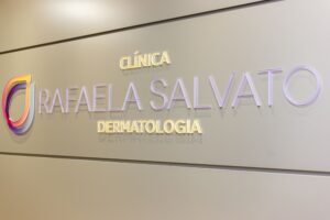 Formação & Carreira Internacional — Dra. Rafaela Salvato